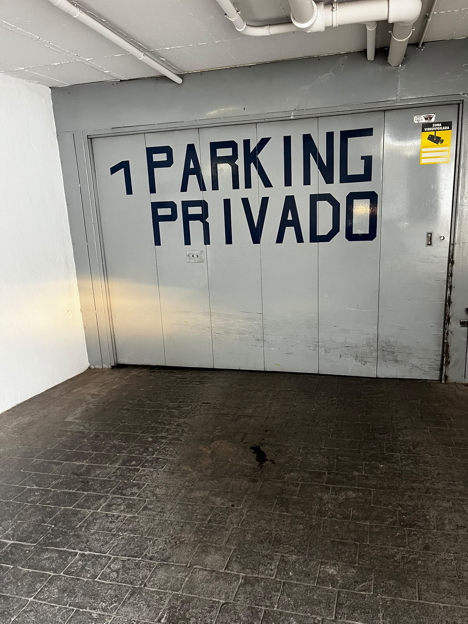 parking privado hostal calahonda beach nerja